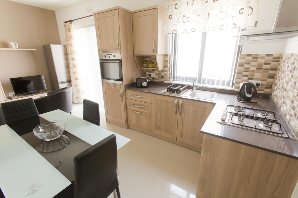Waterside Apartments Marsalforn Room photo