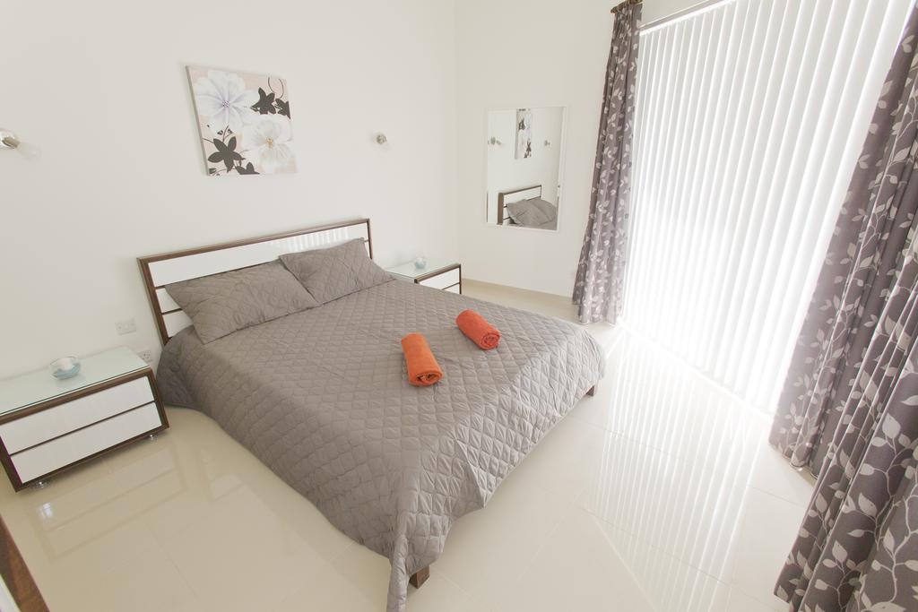Waterside Apartments Marsalforn Room photo